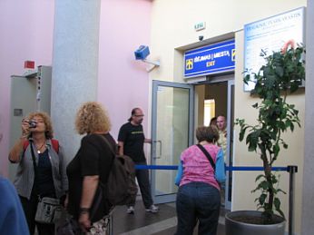 The Flight-the arrival-from Poland to Lithuania-from Warsaw airport to Vilnius airport-symbolic route-
הטיסה-משדה התעופה של ורשה בירת פולין לשדה התעופה של וילנה בירת ליטא