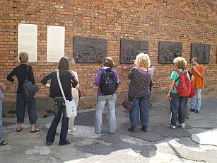 
The Ninth fort-outside-Kaunas-Lithuania-The wall-museum-horror-war-occupation-Chiune Sugihara   
המצודה התשיעית בקובנה ליטא


