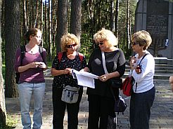 
The Wood-Ponar-outside the capital Vilnius-Lithuania-entire Jewish community-ceremony  
יער פונאר בוילנה ליטא